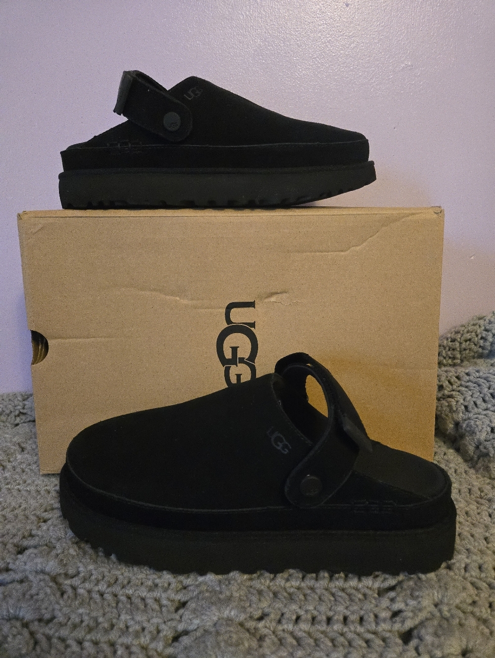 UGG Goldenstar 9.5w Black Suede Clog Mule